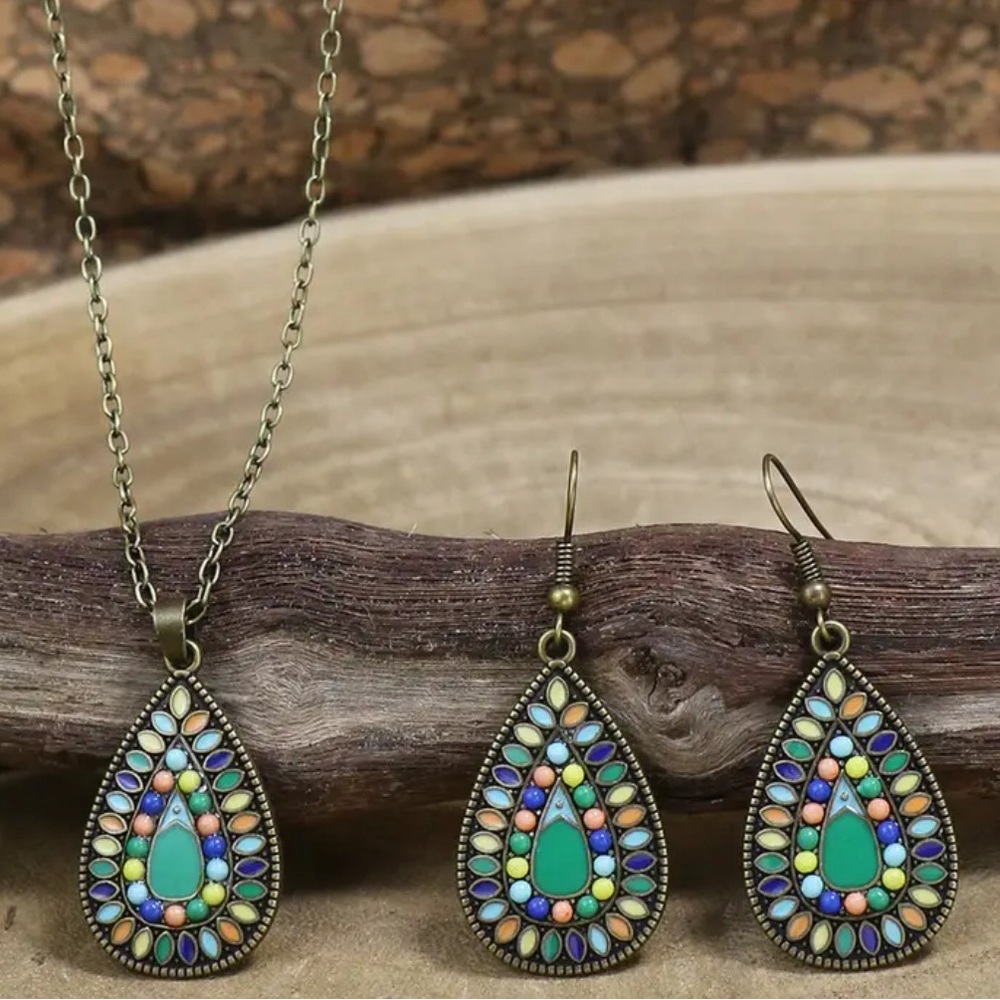 NWT women’s 3 piece jewelry set